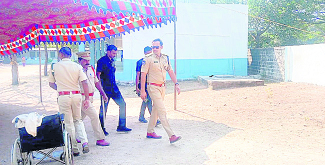 చేయి ఎత్తిన సం​గ్రామం6