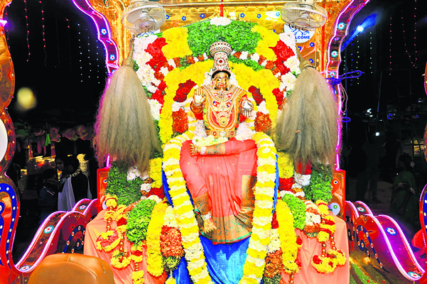 అంగరంగ వైభవం.. పుష్ప రథోత్సవం1