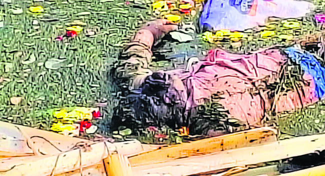 కేసీ కాలువలో మృతదేహం
2