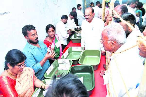 మలి విడతలోనూ అధికార పార్టీ మద్దతుదారులకే అధిక స్థానాలు3