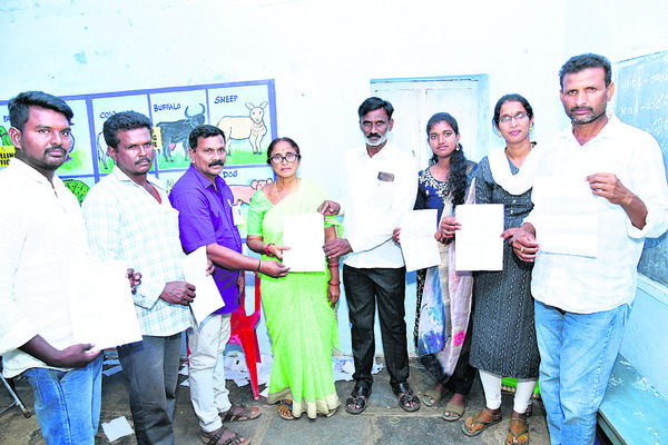 మలి విడతలోనూ అధికార పార్టీ మద్దతుదారులకే అధిక స్థానాలు4