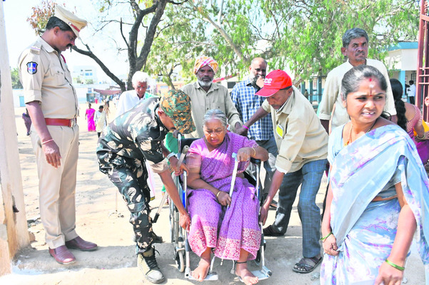 గ్రామాలు పోటెత్తాయి..1