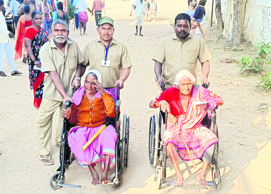 కాంగ్రెస్‌దే హవా..4