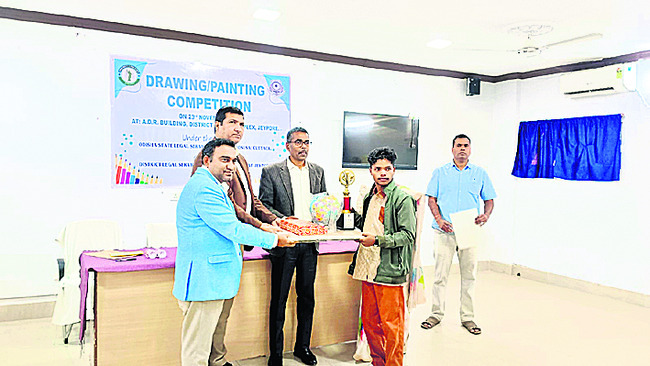 చిత్ర లేఖన పోటీల విజేతలకు బహుమతులు ప్రదానం1