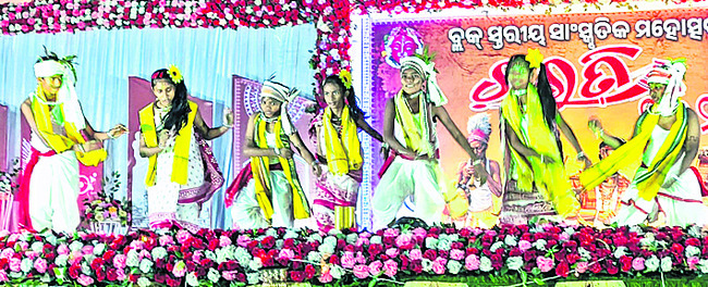 కళాకారులను ప్రోత్సహించాలి3