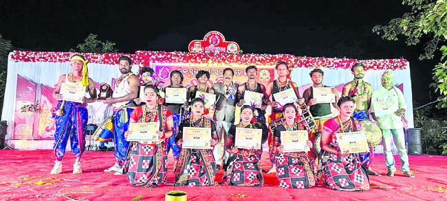 కళాకారులను ప్రోత్సహించాలి2