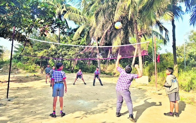 సందర్భం నేడు కేంద్రీయ విద్యాలయ సంఘటన్‌ ఫౌండేషన్‌ డే 
1