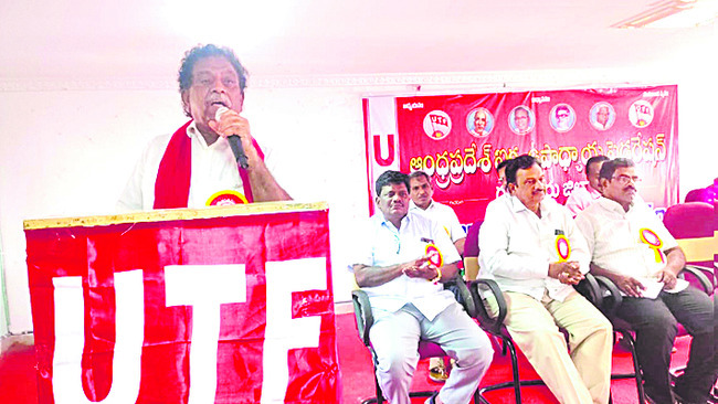 చంద్రబాబు పాలనలో విద్యా రంగం నిర్వీర్యం 2