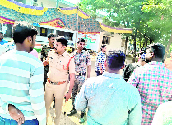 నాగారంలో గులాబీ రెపరెపలు
1