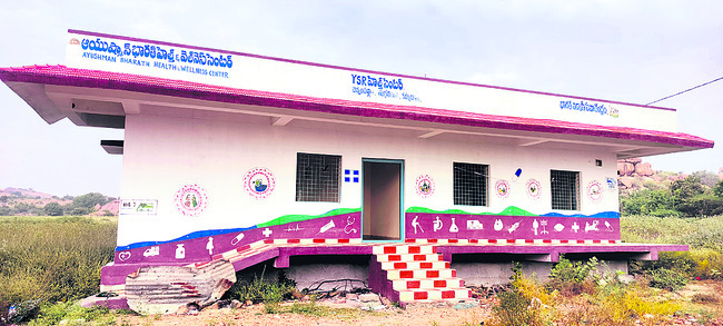 76 మంది సచివాలయ ఉద్యోగులకు నోటీసులు 1