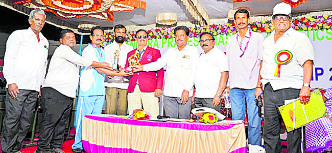 అథ్లెటిక్స్‌ ఓవరాల్‌ చాంపియన్‌ నెల్లూరు 1