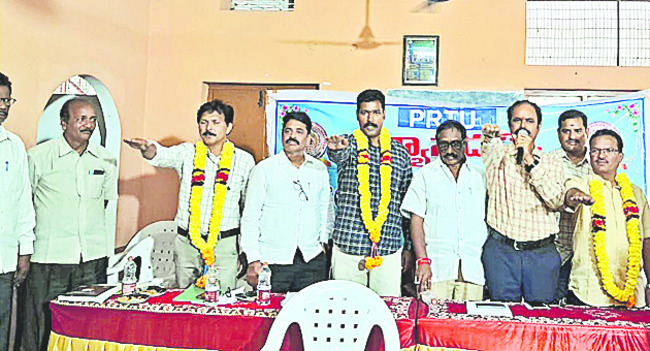 పీఆర్టీయూ జిల్లా  అధ్యక్షుడిగా ‘దీపాటి’ 1