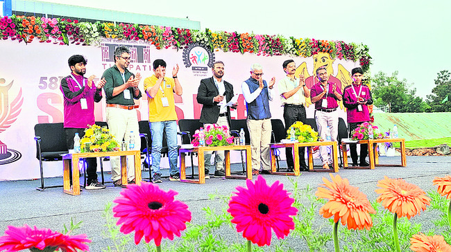 సాంకేతిక సౌధంలో క్రీడా సంబరం1