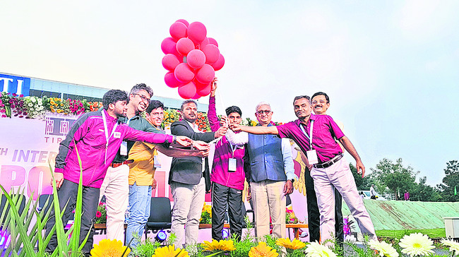 సాంకేతిక సౌధంలో క్రీడా సంబరం2