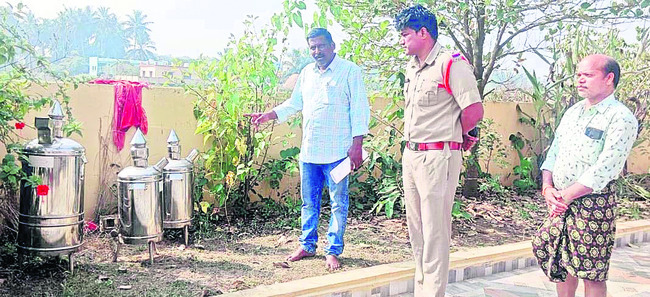 ఉత్సాహంగా వెటరన్స్‌ బ్యాడ్మింటన్‌ పోటీలు3