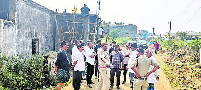 ప్రభుత్వ స్థలంలో పాగా! 1