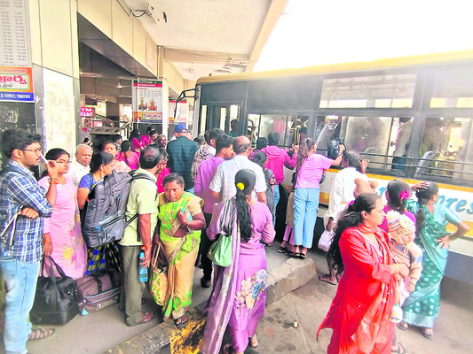 ‘కంట్రోల్‌’ తప్పిన ప్రయాణం! 
1