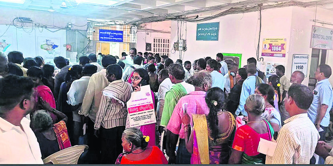 ప్రహసనంగా... పరిష్కార వేదిక 3