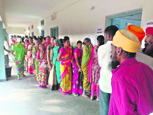 రెండో విడతలోనూ పోటెత్తారు1