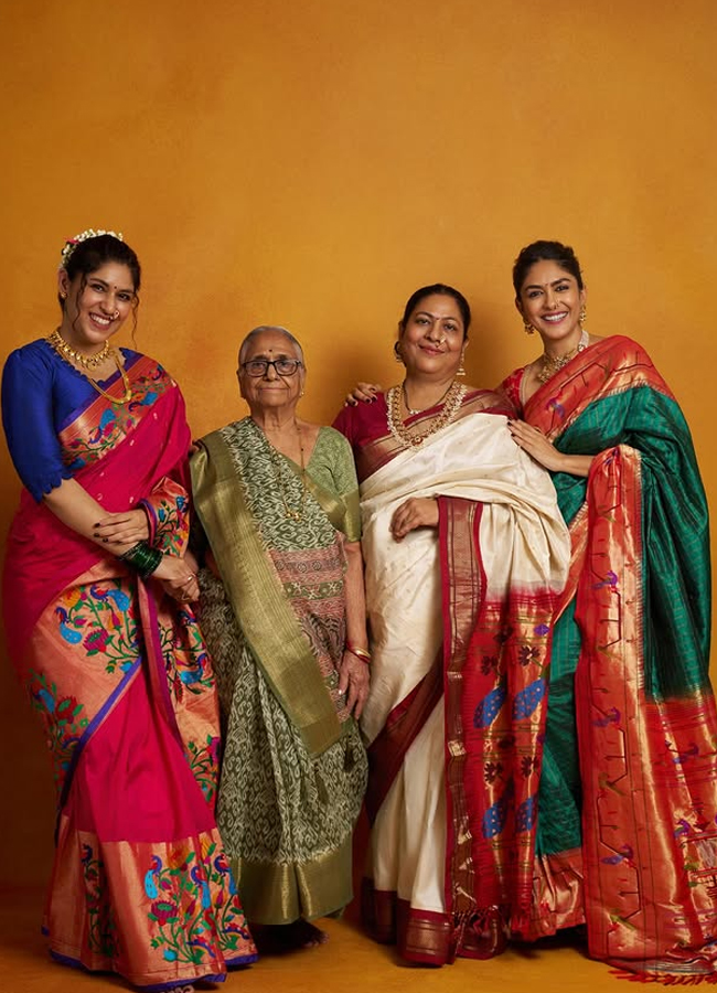 Mrunal Thakur in Marathi style looking elegant in a saree (Photos)7