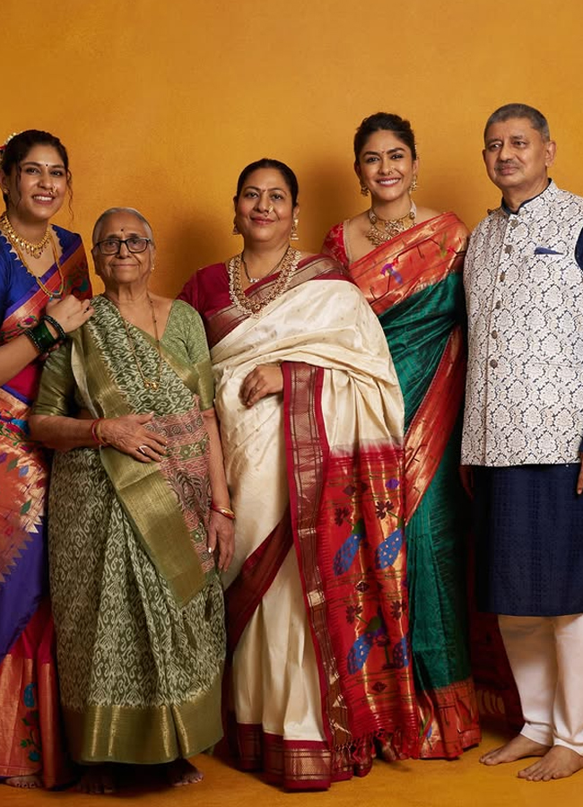 Mrunal Thakur in Marathi style looking elegant in a saree (Photos)9