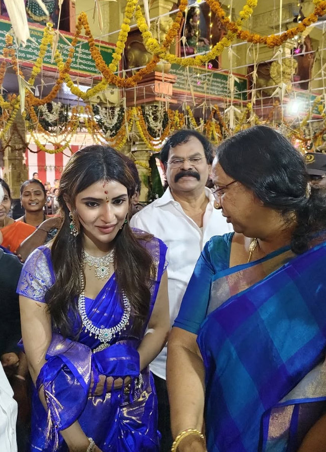 Actress Sreeleela at the Simhachalam temple (Photos)5