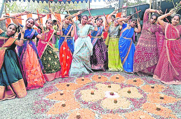 పల్లెంత తుళ్లింత కావాలిలె!1