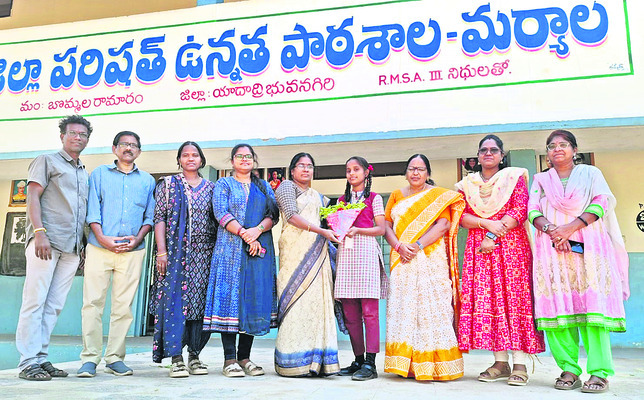 నిబంధన తొలగి..  బరిలో నిలిచి.. గెలిచి 1