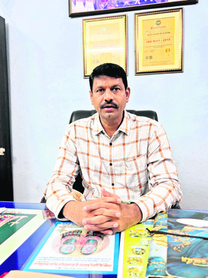 భక్తులపైనే భారం..1