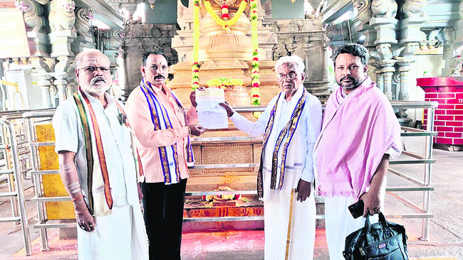 జానకీ సదనానికి  రూ.12 లక్షల విరాళం
1