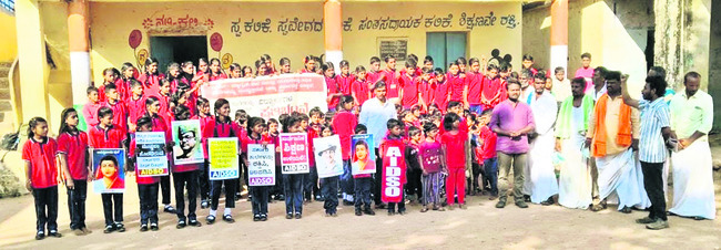 లారీలోని 40 బైక్‌ల దగ్ధం 1