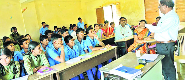 లారీలోని 40 బైక్‌ల దగ్ధం 2