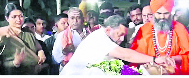 ప్రభుత్వ లాంఛనాలతో శామనూరుకు వీడ్కోలు1