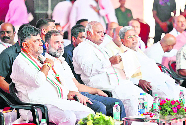 కార్పొరేటర్ల టికెట్లకు కాంగ్రెస్‌ దరఖాస్తులు 2