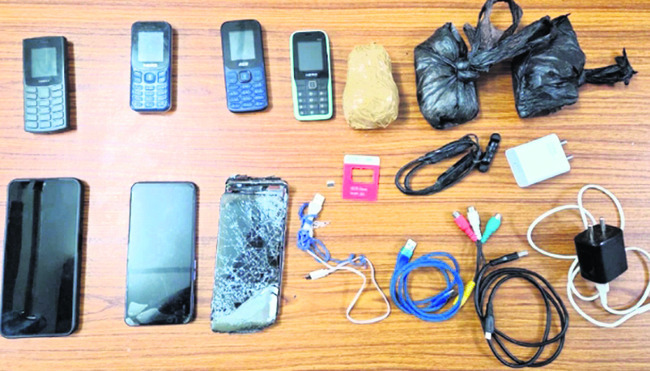 జైలా.. మొబైల్‌ షాపా? 1