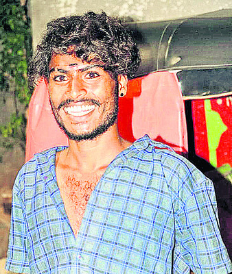 గంజాయి మత్తులో యువకుడు వీరంగం 1