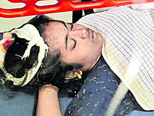 చల్లపల్లిలో కారు బీభత్సం 1