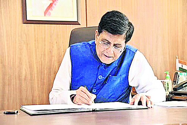 కమల వ్యూహం.. రంగంలోకి త్రిమూర్తులు2