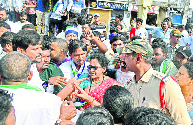 ● అడుగడుగునా అడ్డంకులు 3