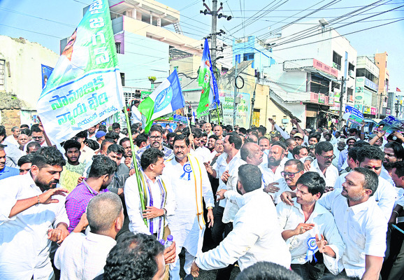 ● అడుగడుగునా అడ్డంకులు 4