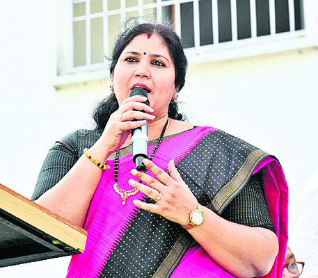 ● అడుగడుగునా అడ్డంకులు 7