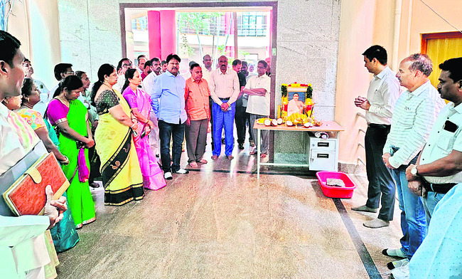 కరెంట్‌ షాక్‌తో  కూలీ మృతి 
1