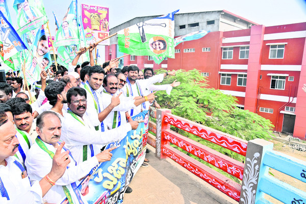 గర్జించిన జనకోటి1