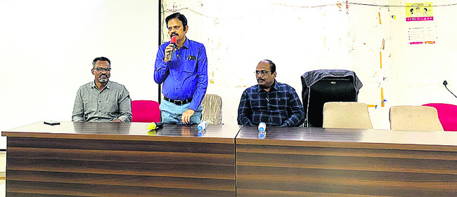 ఐదుగురు   గుమికూడితే చర్యలే2