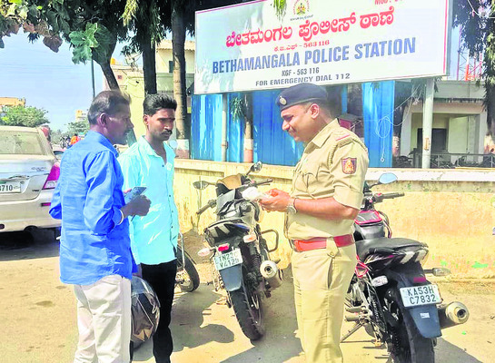 విద్యార్థులకు  చట్టపరిజ్ఞానం అవసరం
3