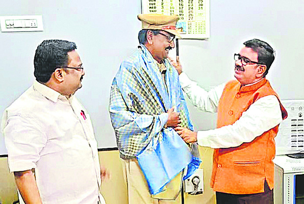 కోర్టు కానిస్టేబుళ్లకు సన్మానం 1