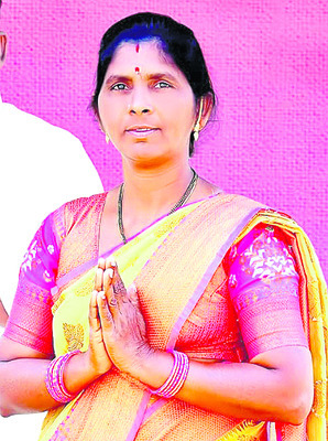 ఏజెన్సీ గ్రామం.. ఒకే కుటుంబానికి పట్టం1