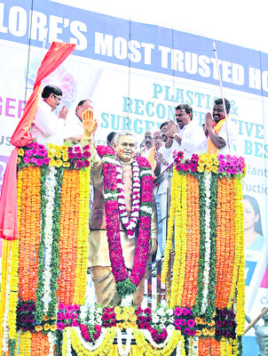 మాజీ ప్రధాని విగ్రహావిష్కరణ1