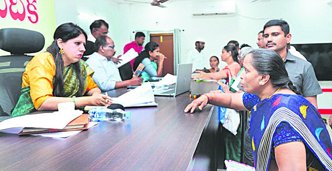 ప్రత్యేక దృష్టితో అర్జీలు పరిష్కరించండి 1