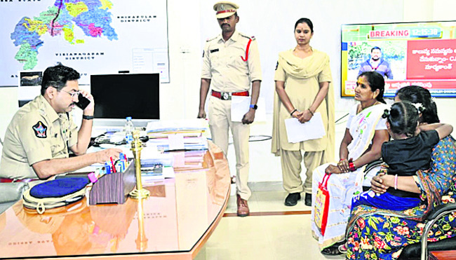 అర్జీలను సొంత సమస్యగా భావించాలి2